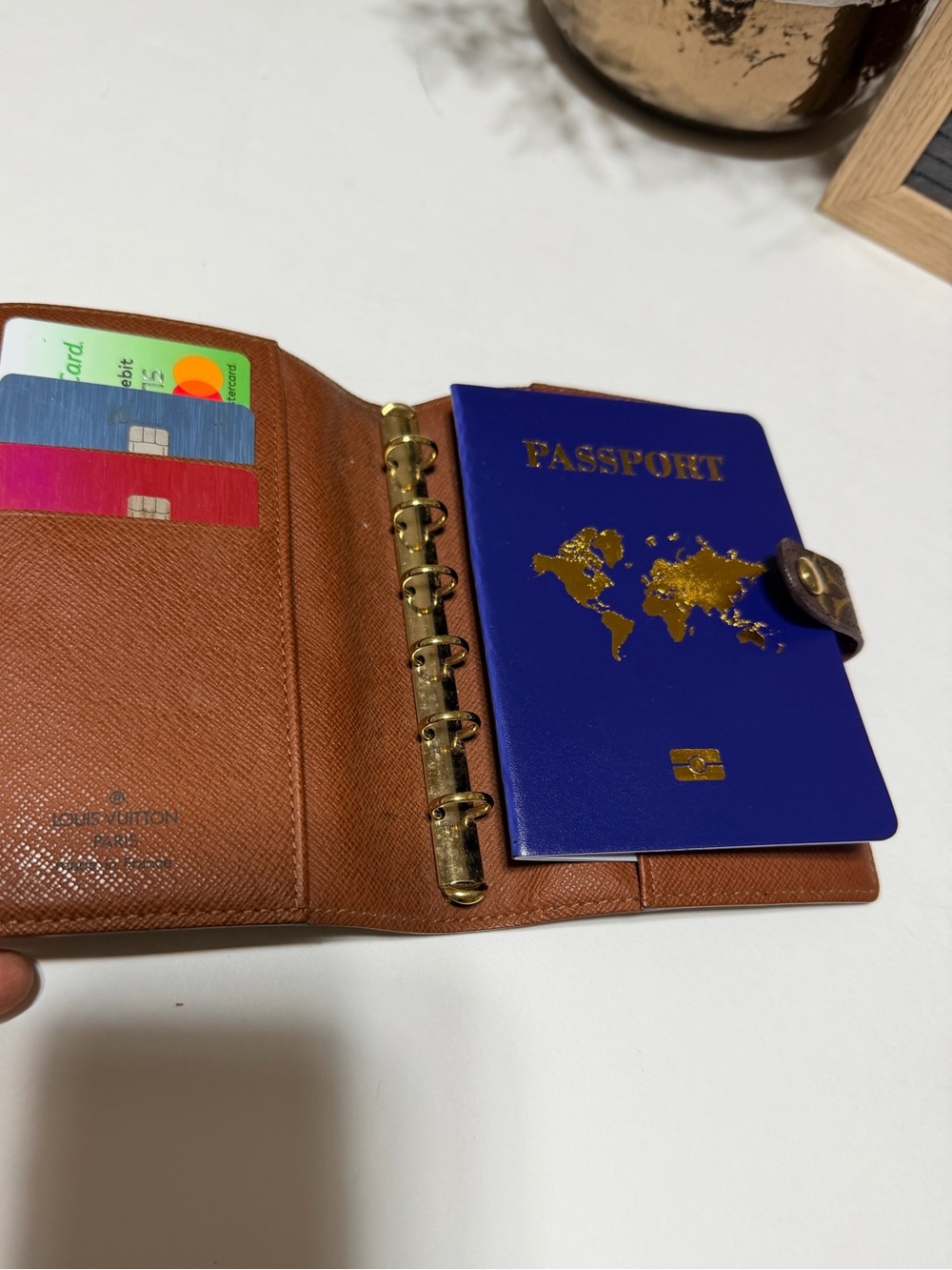 Agenda/passport holder